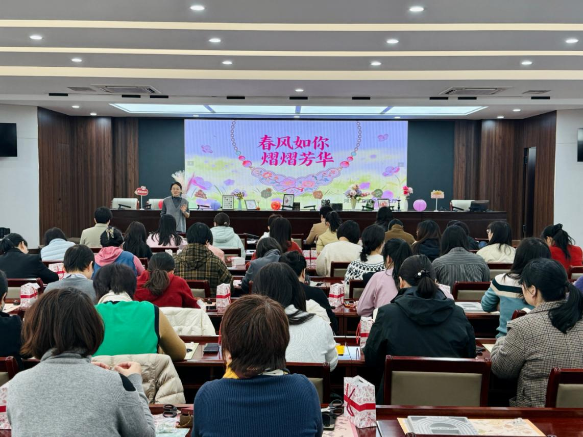 省工业和信息化厅直属机关工会组织开展“春风如你 熠熠芳华”庆“三八”非遗手工制作活动