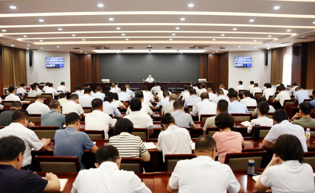 王素文就深入贯彻中央八项规定精神学习教育 为厅系统党员干部讲专题党课
